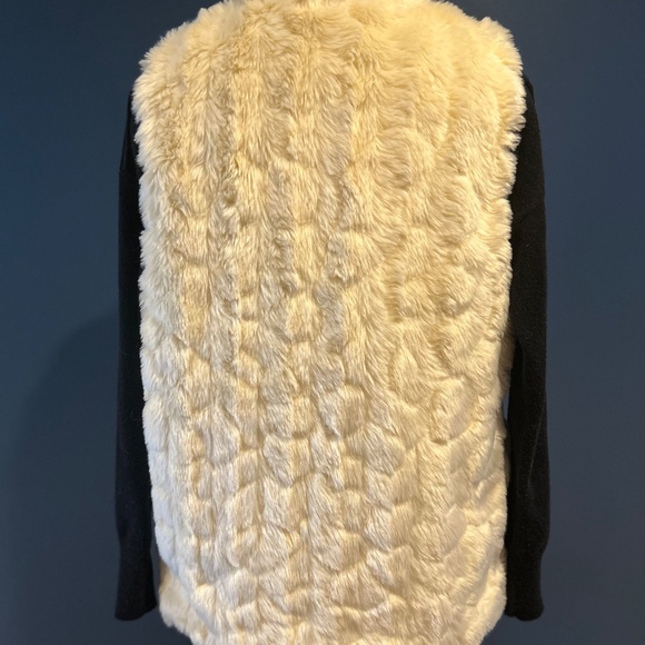 Faux Fur Vest - Picture 4 of 4